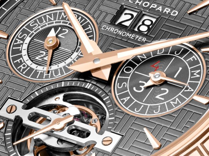 面盘上印有 "Chronometer" 字样，表背则镌印制表业要求最严苛的品质印记之一日内瓦印记（Poinçon de Genève）