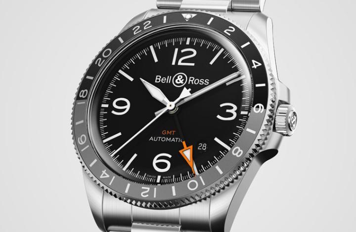 表圈以黑、灰两色代表昼夜之分，另外第二地时间针尖也特地使用橘色以突显与所在地时间指针的功能差异