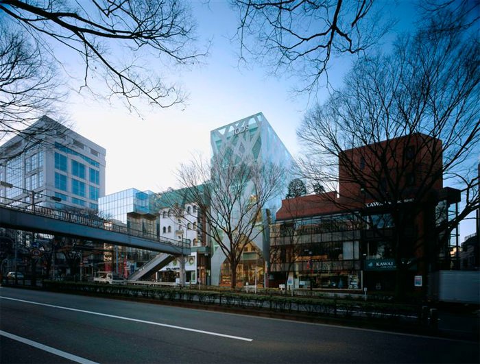 TOD'S 表参道旗舰店 （日本) - 图片来源： Nacasa & Partners Inc.