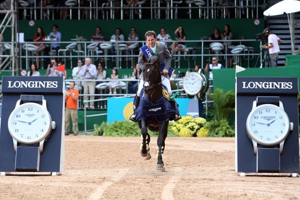 瑞士选手Steve Guerdat骑着爱马 Nino des Buissonnets