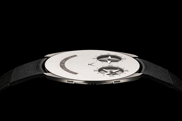 俄罗斯独立制表师Konstantin Chaykin所打造的 ThinKing Final Prototype，整表厚度仅1.65毫米，刷新了先前由宝格丽Octo Finissimo Ultra、伯爵Altiplano Ultimate Concept和RICHARD MILLE的RM UP-01 Ferrari等表款曾创下的世界纪录。
