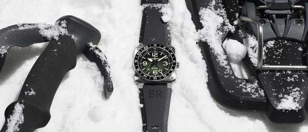 绿光领航昼夜读时！Bell & Ross BR‑03 GMT Green Lum 限量腕表登场