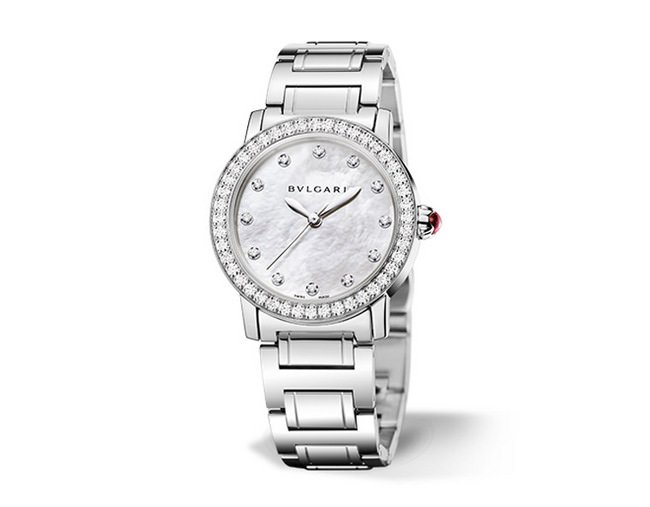  BVLGARI BVLGARI Lady系列26毫米或33毫米精钢表壳，表圈镶嵌明亮式切割钻石，精钢表带，珍珠母贝表盘，刻度镶嵌明亮式切割钻石