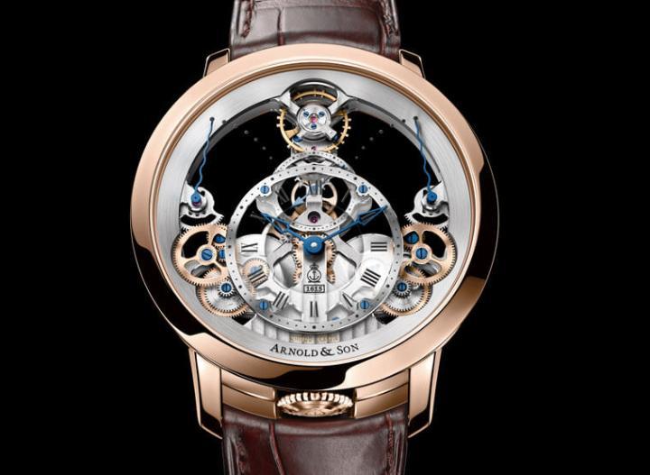 图为时间金字塔腕表玫瑰金款。ARNOLD & SON并未如特仕版将A&S1615机芯的底板、桥板与时分表盘刻度环镀黑，零件的银白光泽搭配玫瑰金显露古典优雅气质