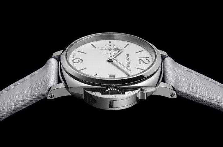 沛纳海携手时尚精品大厂PRADA创作出一系列Luminor Due PRADA Re-Nylon。