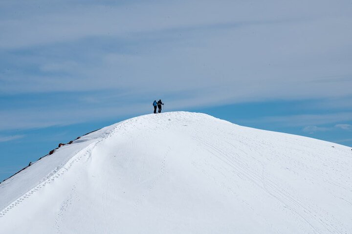 Vescovo登上夏威夷茂纳凯亚火山的山峰