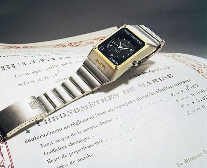 星座系列自推出以来，无论在造型或是内部核心上不断有与时俱进的变化，例如这款1974年的长方形表壳搭载了石英机芯，是品牌首款航海天文台腕表