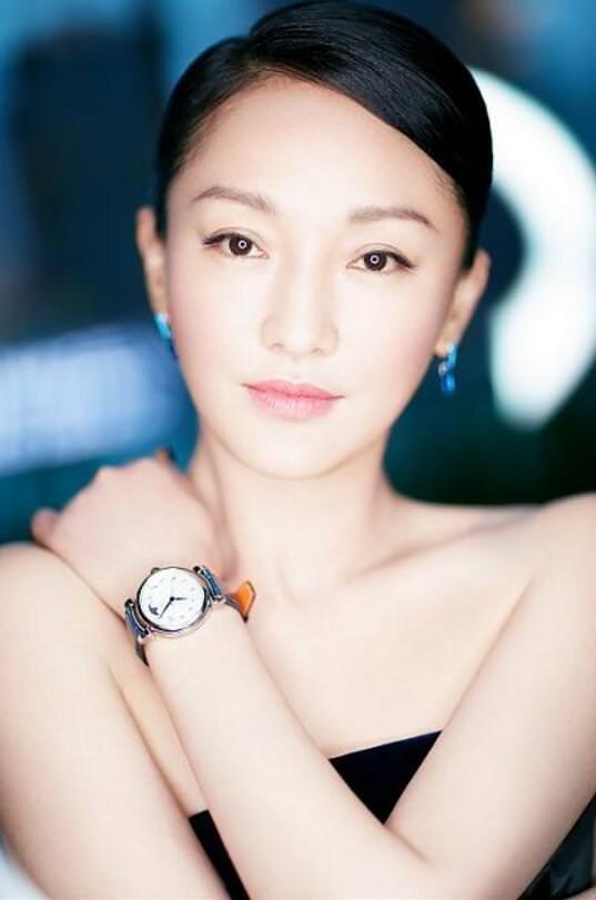 周迅佩戴IWC万国表达文西月相自动腕表36（型号：IW459306）