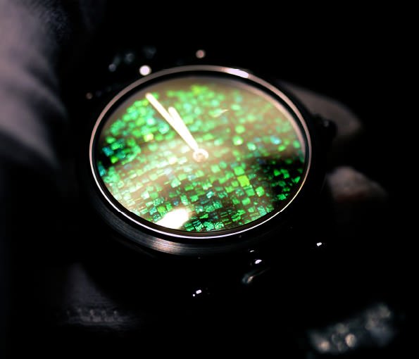 Manu Propria 装饰的Tamamushi Timepiece玉虫腕表