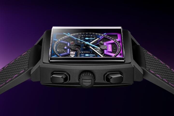 39 毫米表壳采用黑色 DLC 钛金属打造而成，兼具轻盈与强韧性。