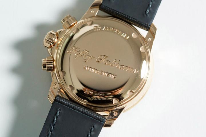 腕表搭载F185自动上链机芯，具备40小时动力储存和绝佳的抗磁性