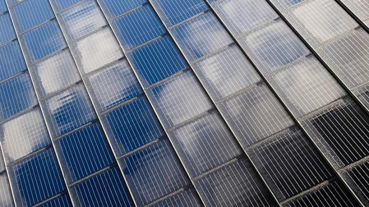 屋顶上561块太阳电池模板能提供充足洁净的免费能源