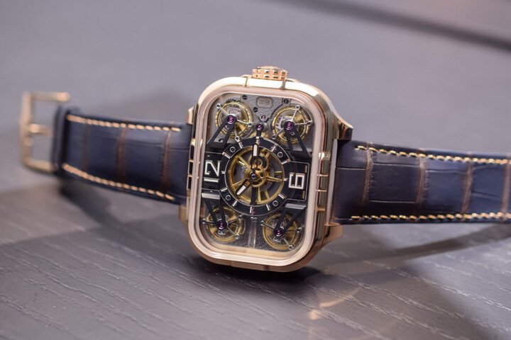 史诗陀飞轮Histoire de Tourbillon 10号作为庆祝海瑞温斯顿HDT系列10周年的巅峰之作，致力于卫冕当代精细制表行业的超卓复杂型腕表之王。今年该系列分为两款登峰造极的腕表，每款限量发行10只，而Winstonium顶配版仅限量发行1只