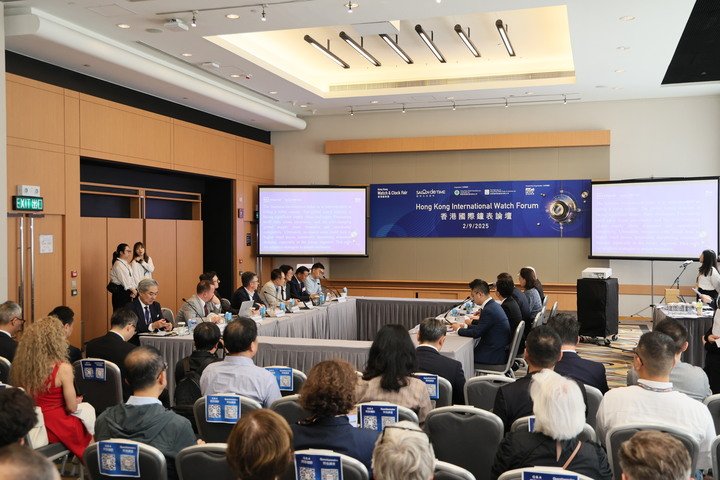 香港国际钟表论坛（上图）及亚洲钟表研讨会邀得多位行业专家出席，分享各地钟表业最新贸易数据与行业趋势，探讨全球钟表业供应链策略，以及独立制表与微品牌的艺术理念。 