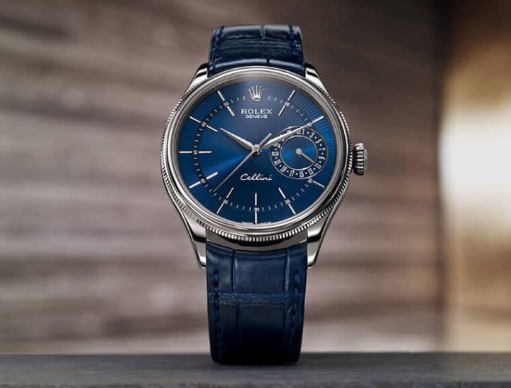 Cellini系列目前具有大三针、三针日期、两地时间腕表与月相表等不同功能款式，其中前三款均备白金与永恒玫瑰金结合不同面盘配色，多方满足消费者的佩戴需求