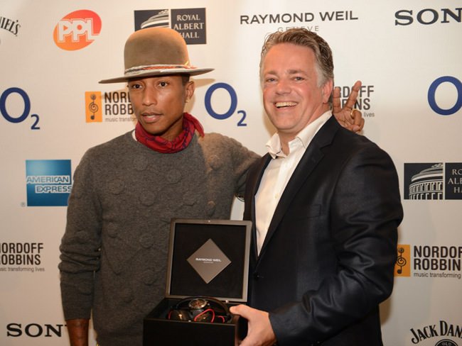 Pharrell Williams与蕾蒙威英国品牌总监Craig Leach