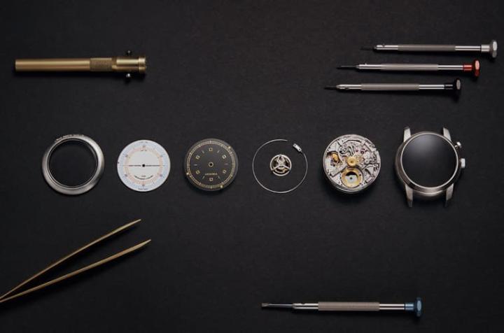 手表的内外都经过Rexhep Rexhepi精心设计，保有LV传统之余，也展现许多创新观点。