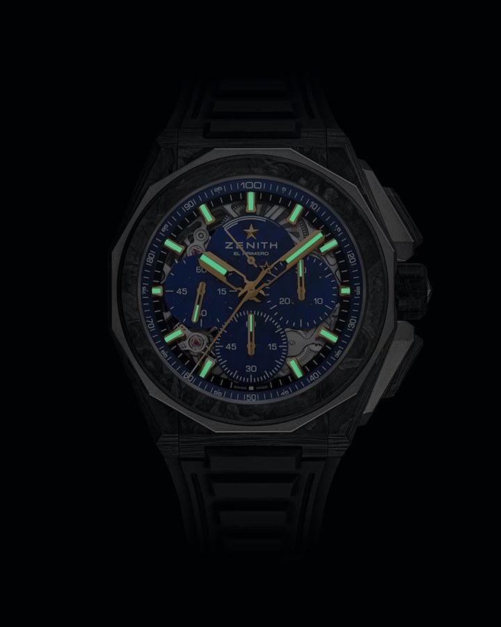 镀金立体时标搭配 Super-LumiNova 强效夜光材质，夜间读时清晰分明。