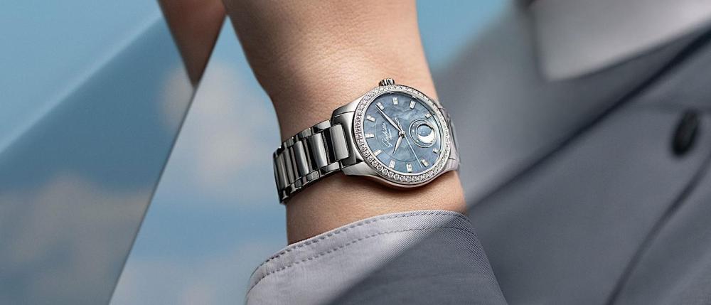 柔美天际：GLASHÜTTE ORIGINAL Serenade Luna 全新 "天际蓝"