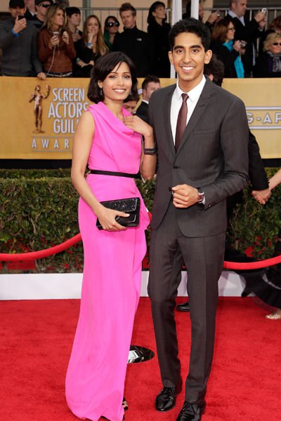 英国演员戴夫•帕特尔（Dev Patel）携手印度演员兼模特芙蕾达•平托（Freida Pinto）亮相第19届美国演员工会奖颁奖典礼，戴夫腕间佩戴的是积家Grande Reverso Ultra Thin Tribute to 1931大型Reverso超薄翻转腕表
