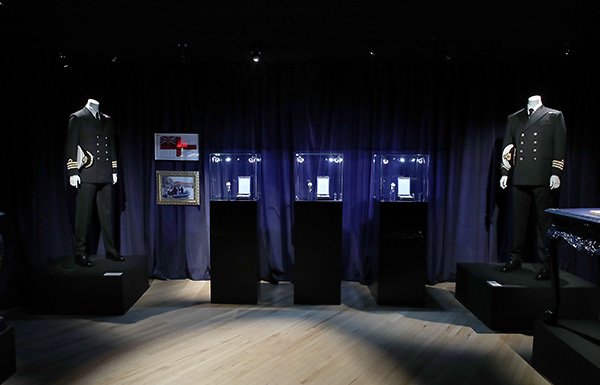 活动现场展出欧米茄海马系列300米潜水表“指挥官”限量版腕表