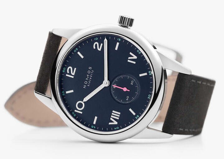 NOMOS为响应乳癌防治月推出Club Campus特别版，且仅限10月线上贩售