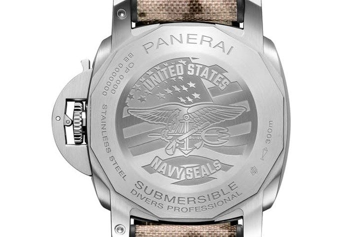 PAM01518表背刻有海豹部队图案，内部搭载P.900机芯。