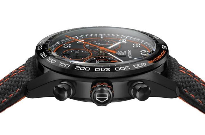 泰格豪雅与保时捷联手推出第六款手表，双方再度以最能串连彼此渊源的Carrera系列为基础，并替手表融入新配色打造不同风格。