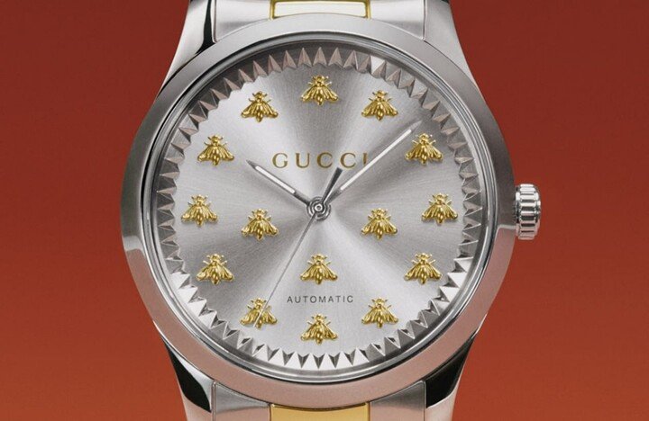 G-Timeless蜜蜂表结合GUCCI 1970年代的经典蜂蜜图案设计，在运动风格中融入蜂蜜装饰，散发强烈潮流感。