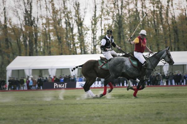 Piaget 伯爵中国队昂首出征，激情驭马