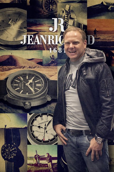 「高空钢索之王」Nik Wallenda佩戴为他特别设计的尚维沙JEANRICHARD新款大地系列Terrascope特别版腕表，以惊人的高度完成了又一次壮举，并且因此打破了两项世界纪录