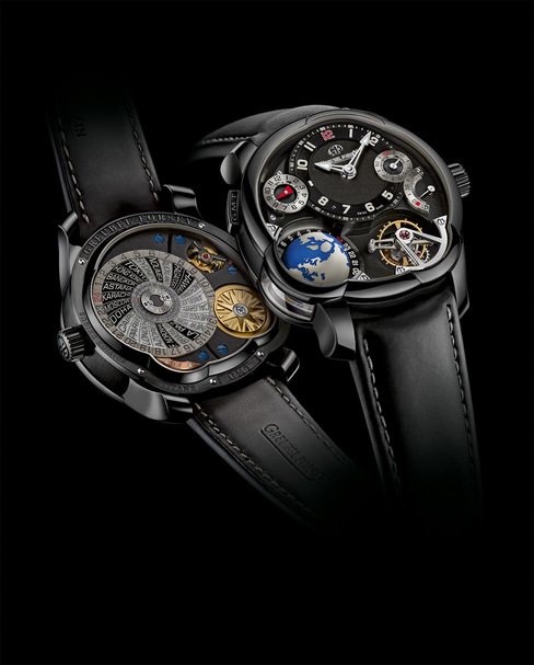GREUBEL FORSEY以真空处理的ADLC碳膜加工技术为表壳加上一层深黑色的碳膜，GMT Black腕表将限量制作仅22枚