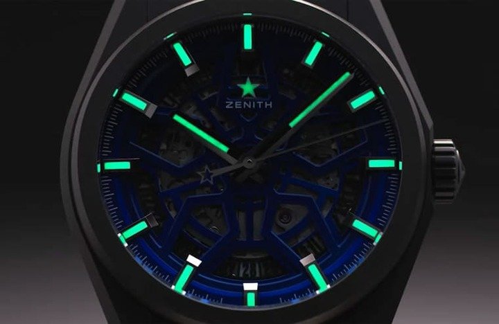 这款表为系列首度运用Super-LumiNova®超级夜光物料标示真力时星星标志的先锋之作