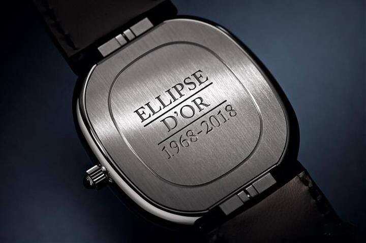 相较一般版的素面实底盖，Ref. 5738/50P-001底盖特别刻上”Ellipse d'Or 1968–2018”字样，突显周年纪念款的意义