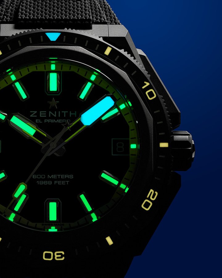Defy Extreme Diver Shadow腕表，陶瓷单向旋转表圈覆有Super- LumiNova超级夜光物料，表盘配备涂覆C1 Super-LumiNova超级夜光物料的时标和指针，并以鲜明的黄色点缀，提升在弱光环境下的易读性。