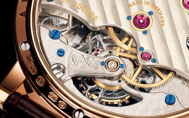 1815 TOURBILLON 的机芯一面
