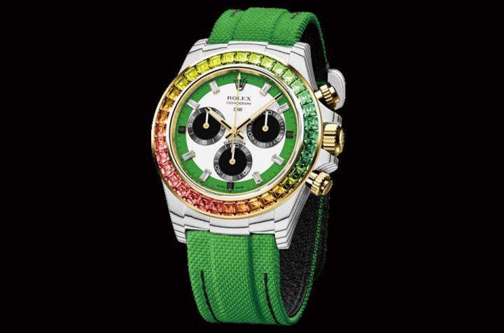 Rainbow Wild Green搭配绿色尼龙表带，同时表圈、表冠等零件看似是用K金制成，低调中藏不住奢华感。Source：Designa Individual Watches