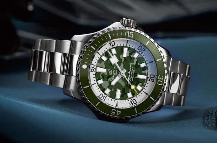 专业深潜手表Superocean Automatic 46 Super Diver今年新增绿色或黑色迷彩面盘款式。