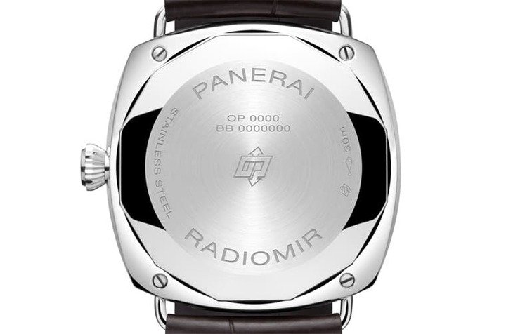 不锈钢款Radiomir Quaranta采用实底盖。
