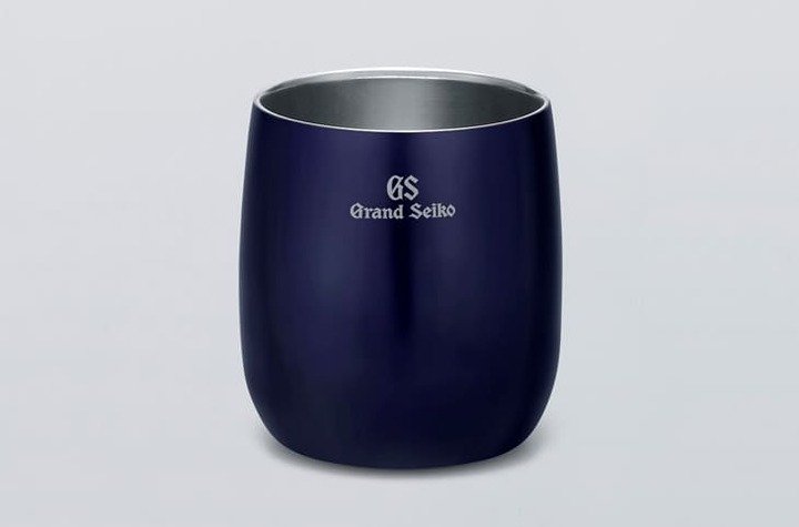 购买SBGW317者还能额外获赠一只GRAND SEIKO原创漆器玻璃杯。