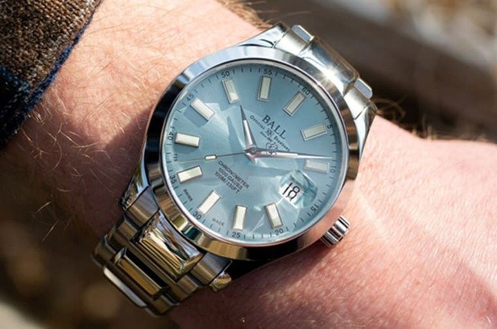 BALL WATCH波尔表打造新款Engineer III Marvelight Chronometer，手表采用橘色或冰蓝色面盘展现新气象。