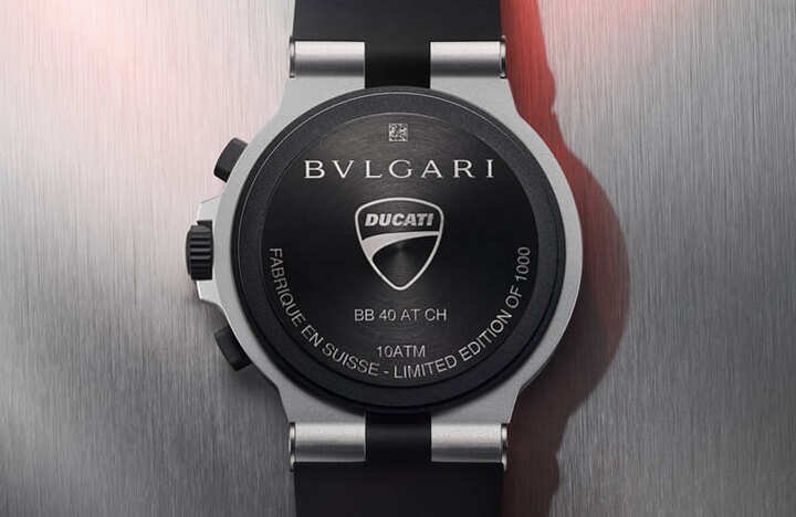 表背刻有DUCATI Logo以及手表限量编号。
