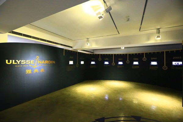 一层展区向来宾们展示了雅典表的历史和独立制表之路