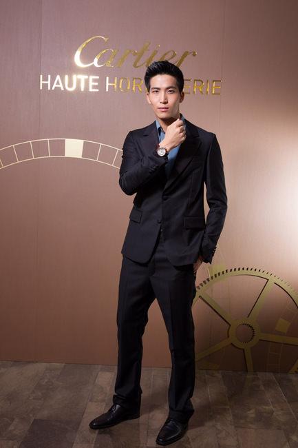 男模现场演绎卡地亚顶级腕表作品Rotonde de Cartier昼夜显示月相腕表