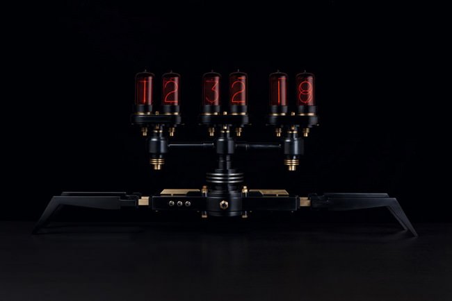  Nixie Machine──Frank Buchwald为M.A.D.Gallery 限量制做出令人称奇的真空管雕塑时钟