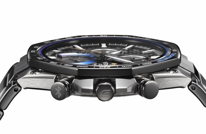 卡西欧EDIFICE系列xTOM\'S车队最新联名表EQB-1100TMS采用不锈钢表壳，整体厚度仅8.9mm相对纤薄轻盈。