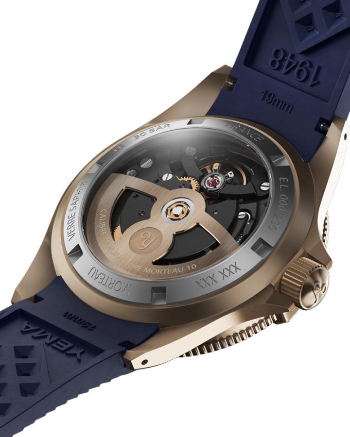 腕表搭载 Yema 自制 CMM.10 微型自动盘机芯，提供 - 3/+5 秒 / 日的计时精准度、70 小时动力储存， 并具备高度抗磁与抗震性能。