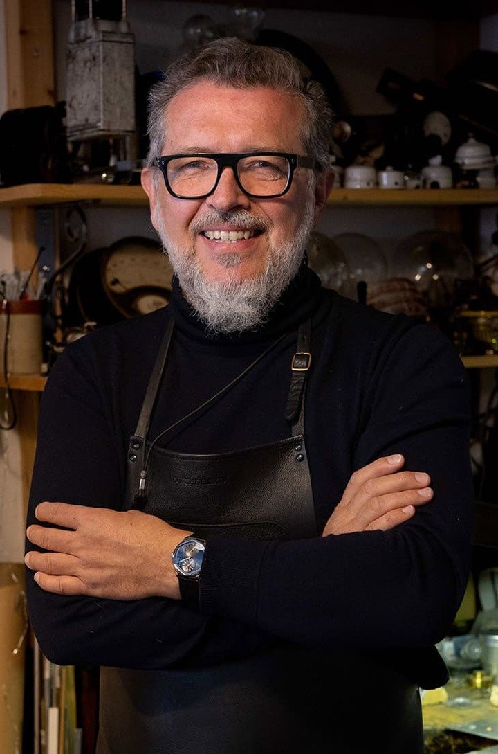 独立制表师Cédric Johner，制表经验超过30年。