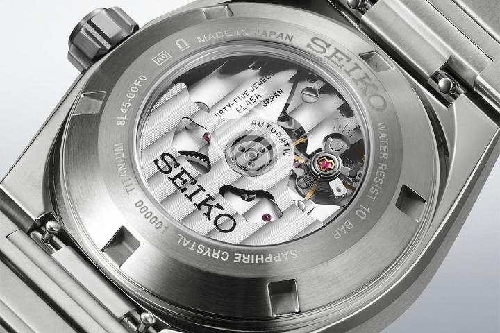 机芯采用 8L45 自动上链机芯，动力储存达 3 日，精准度仅 + 10 至−5 秒，为品牌旗下的高规格机芯。