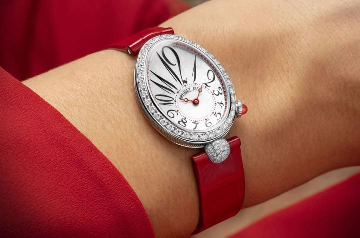 宝玑招牌女表Reine de Naples系列抢先推出情人节限定版，手表采用富有热情的红色，象征女性对美好爱情的向往。